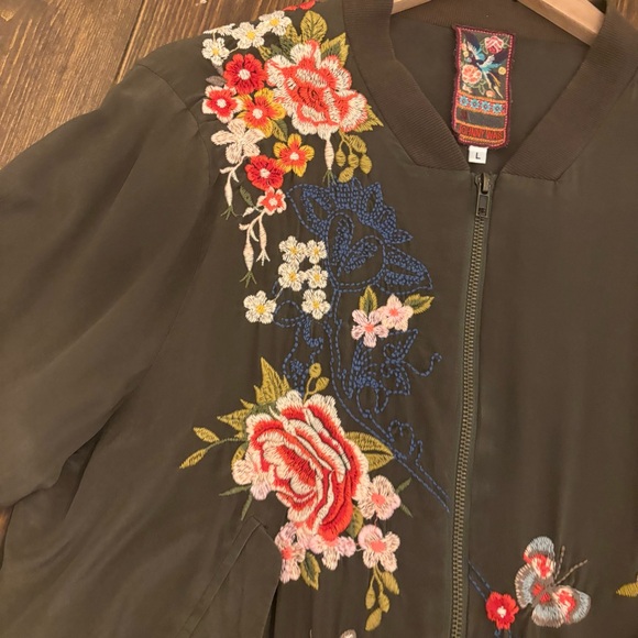 Johnny Was Lucy Crepe de Chine 100% Silk Bomber Jacket Army Green Embroidered, L - Picture 7 of 16